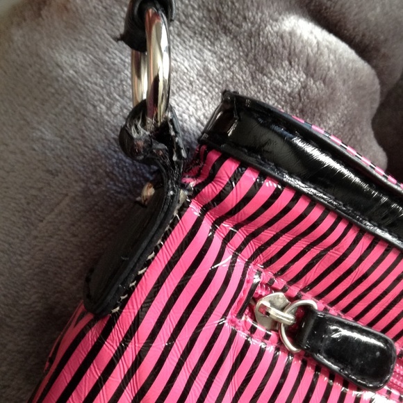 🎉✨SALE✨🎉Pink/black stripe pleather crossbody bag - Picture 4 of 4